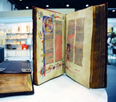 معرض الكتب القديمة والنادرة