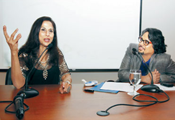 معرض الشارقة الدولي للكتاب الروائية والناشطة الهندية شوبها دي