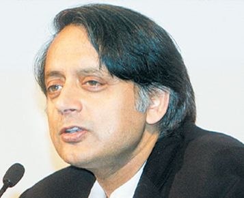 الكاتب والناشط السياسي الهندي د . شاشي ثارور في جلسة حوارية