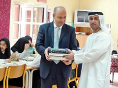 بتزويد 21 مدرسة من مختلف إمارات الدولة بمكتبة “جمعة الماجد”،