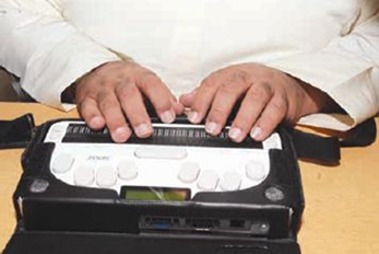 مطبعة المكفوفين في الشارقة متوقفة بسبب عدم وجود كادر