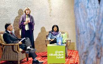 عبرالحوار الذي دار بين الروائية الهندية ميني ناير وسانجي فيرما القنصل الهندي في دبي حول روايتها الأولى "الراكب الرابع"
