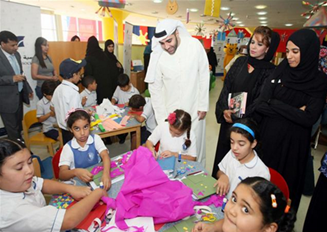 نظمت جمعية الصحفيين بالتعاون مع مؤسسة محمد بن راشد آل مكتوم في مدينة الطفل بدبي يوم / لنقرأ سويا / بمناسبة يوم الكتاب العالمي