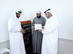 وزعت دائرة الشؤون الإسلامية والعمل الخيري في دبي 18 مكتبة على المساجد