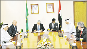 فتح أبواب التعاون مع القطاع الصناعي 3 ملايين درهم من بيير لايت لدعم البحث العلمي في جامعة الشارقة