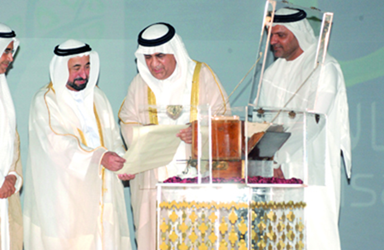 صندوق الكاتب هدية لحاكم الشارقة.. ويضم أدوات نادرة 100 عام من سحر الكتابة