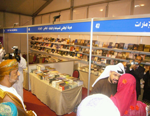 شهد جناح مشروع "كلمة" وجناح دار الكتب الوطنية التابعان لهيئة أبوظبي للسياحة والثقافة إقبالاً متزايداً من قبل رواد معرض مسقط الدولي للكتاب