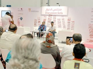 جلسة حوارية استضاف فيها الكاتب المصري إبراهيم عيسى الذي تحدّث عن روايته “مولانا”