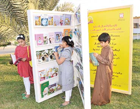 نظمت إدارة مراكز الأطفال بالشارقة التابعة للمجلس الأعلى لشؤون الأسرة، مكتبة متنقلة ضمن مشروع “كتابي”،