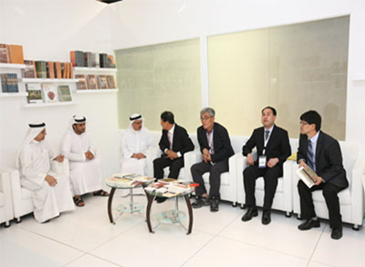 جناح مرجعي كوري في المكتبة الوطنية التابعة لهيئة أبوظبي للسياحة والثقافة