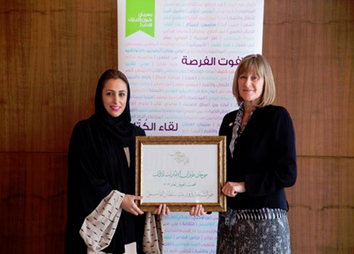 حصلت سعادة الشيخة بدور بنت سلطان القاسمي المؤسس والرئيس التنفيذي لدار "كلمات" للنشر والناشطة في مجال أدب الأطفال ونشر الثقافة والمعرفة على جائزة شخصية العام لمهرجان طيران الإمارات للآداب 2013