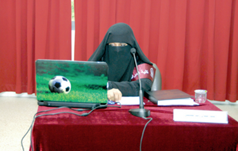 الأدب والنقد" بعنوان "المسرح الإماراتي الحديث دراسة موضوعية فنية