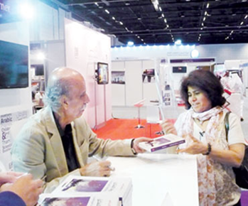 توقيعات كتب في معرض أبوظبي الدولي للكتاب