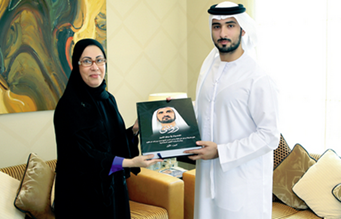 تسلم سمو الشيخ ماجد بن محمد بن راشد آل مكتوم رئيس هيئة دبي للثقافة والفنون كتاب "رؤيتي" بلغة برايل من معالي مريم محمد خلفان الرومي وزيرة الشؤون الاجتماعية