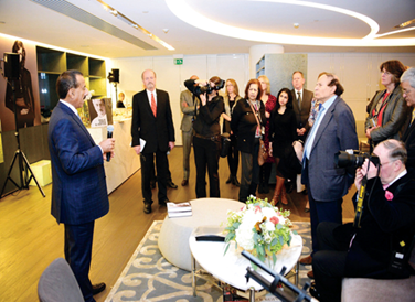 سيرة خلف الحبتور أمام القراء في بريطانيا