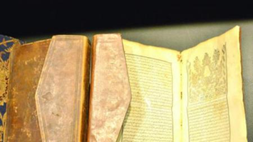 أول ترجمة للقرآن الكريم إلى اللاتينية في معرض الشارقة الدولي للكتاب