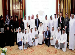 تخريج دفعات جديدة من موظفي المركز ومنحهم درجة الدبلوم في تخصصات البحث العلمي والإداري والتأهيل