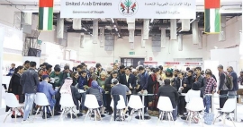 إماراتيون يوقعون مؤلفاتهم المترجمة لجمهور &quot;نيودلهي للكتاب&quot;