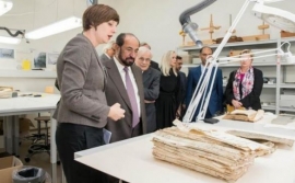 حاكم الشارقة يزور مركز أرشيف كولون التاريخي