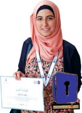 «تحدي القراءة العربي» يتوج عفاف شريف بطلة فلسطين