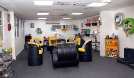 مكتبة من مواد مستهلكة في بلدية الشارقة