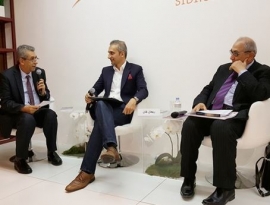 ندوتان فكريتان في «المقهى الثقافي» بمعرض الشارقة الدولي للكتاب