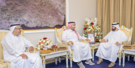 ولي عهد الفجيرة يلتقي باحثَي الأدب العربي حمود الصاهود وأحمد محمد عبيد