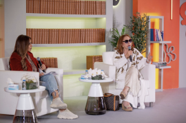 الروائية الجزائرية أحلام مستغانمي : &quot; وسائل التواصل الاجتماعي أوجدت علاقة مباشرة بين الكاتب و القارئ&quot;