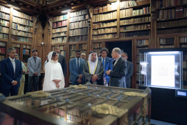 حاكم الشارقة يزور مكتبة الأمبروزيانا الإيطالية في ميلانو ويطلع على أبرز المخطوطات التي تضمها