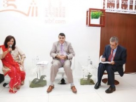 روائية هندية تروي تجربتها في «مقهى الكتّاب» - شاندرا روي : كنت أقضي إجازاتي في قبو الكتب