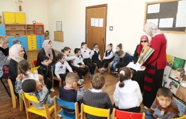 &quot;كلمات لتمكين الأطفال&quot; تهدي الأطفال المكفوفين بالأردن أكثر من 400 كتاب