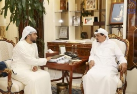 حاكم عجمان يتسلم نسخة من أطروحة دكتوراة عن تطور العمارة المستدامة في دول الخليج