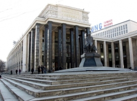 مجموعة من مؤلفات حاكم الشارقة لمكتبة روسيا الوطنية