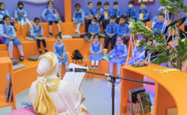 موروث "الحكواتي" يشد أسماع الأطفال بمهرجان الشارقة القرائي للطفل