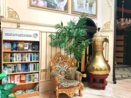 «الإمارات للدراسات» يهدي إصداراته إلى مجالس الأحياء في أبوظبي