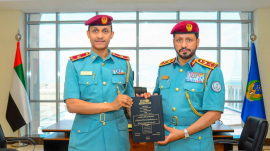 قائد عام شرطة الشارقة يهنئ ضابطين لنيلهما رسالة دكتوراه