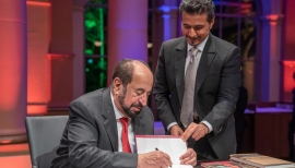 حاكم الشارقة يدشن النسخة الألمانية لـ &quot;بيبي فاطمة وأبناء الملك&quot;