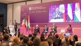 الشارقة تتسلم راية ضيف شرف معرض المكسيك للكتاب"فيل" 2020