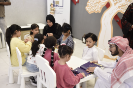 المدرسة الدولية للحكاية تبهج الأطفال في "حكايات تحت شجرة الغاف"