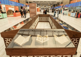 "الشارقة الدولي للكتاب".. جناح "الإمبروزيانا" وجامعة القلب المقدس الكاثوليكية بعرض مخطوطات تاريخية