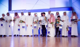 وزير التعليم السعودي يتوج بطلين لتحدي القراءة العربي في المملكة