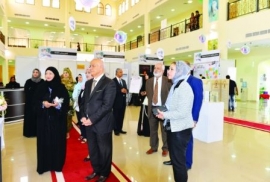 مدير جامعة الشارقة يدشن معرض الكتاب بـ«مبادرة كلنا نقرأ»