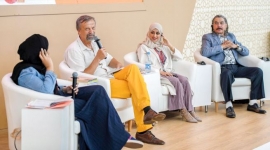 أدباء إماراتيون وروس يبحثون في أصل الحكايات