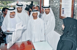 نهيان بن مبارك يفتتح أول مكتبة شاطئية بمنطقة الشرق الأوسط في أبوظبي