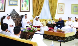 أحمد بن ثاني يروي حكاية «الغوص بو سبعة أرزاق» في « مركز بن حويرب»