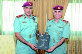 الرميثي يطّلع على رسالة ماجستير بعنوان «الضوابط القانونية والأسس الاقتصادية لتحديد القيمة السوقية للاعبي كرة القدم في دولة الإمارات العربية المتحدة»