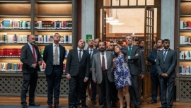 سلطان القاسمي يزور المكتبة الوطنية الإسبانية