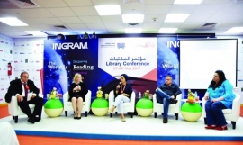 لماذا يكتب الكاتب حول الناس، والأماكن، والأحداث الماضية؟