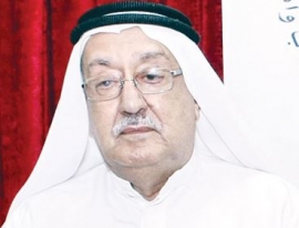 الشاعر عبدالعزيز إسماعيل يهدي مكتبته إلى اتحاد الكتاب