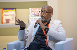 كتّاب يروون تجاربهم الشخصية مع القراءة في &quot;الشارقة الدولي للكتاب&quot;